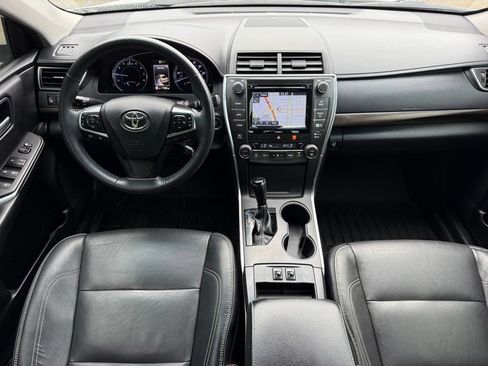 Used 2017 Toyota Camry XLE w/ Moonroof Package FWD image 18
