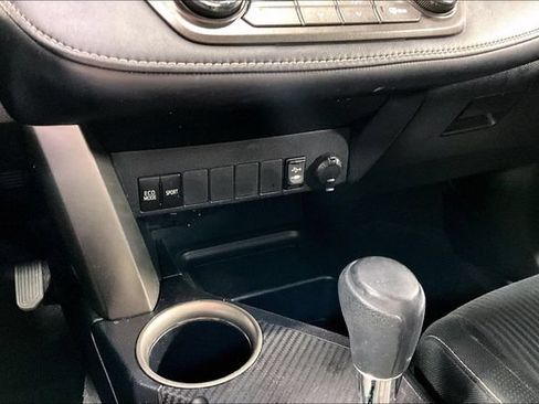 Used 2015 Toyota RAV4 XLE AWD/4WD image 16