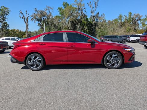 New 2025 Hyundai Elantra Limited image 3