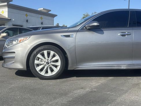 Used 2018 Kia Optima EX image 3
