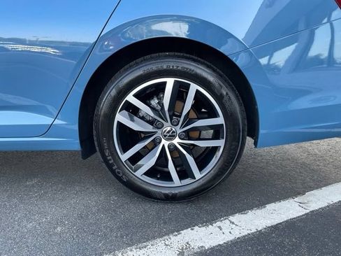 Used 2025 Volkswagen Jetta SE FWD image 32