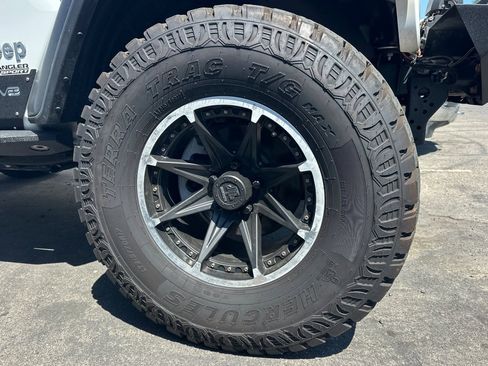 Used 2021 Jeep Wrangler Sport AWD/4WD image 9