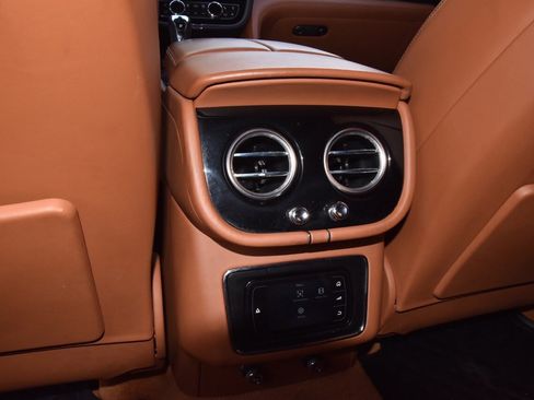 Used 2020 Bentley Bentayga image 18