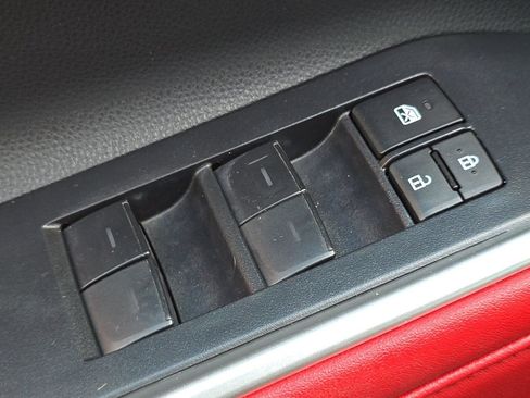 Used 2023 Toyota Highlander XSE AWD/4WD image 12