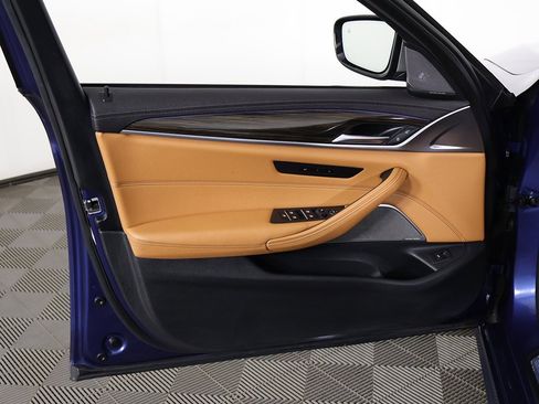 Used 2022 BMW M550i xDrive w/ Premium Package image 29