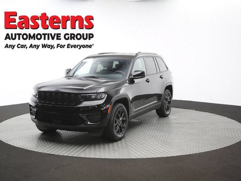 Used 2025 Jeep Grand Cherokee Altitude AWD/4WD image 55