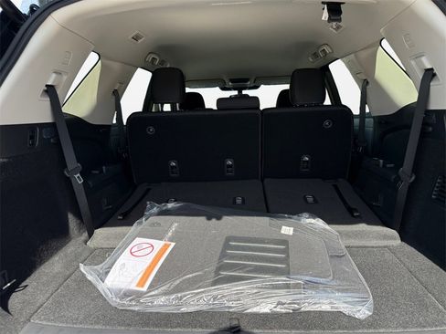 New 2025 Nissan Pathfinder SV image 18