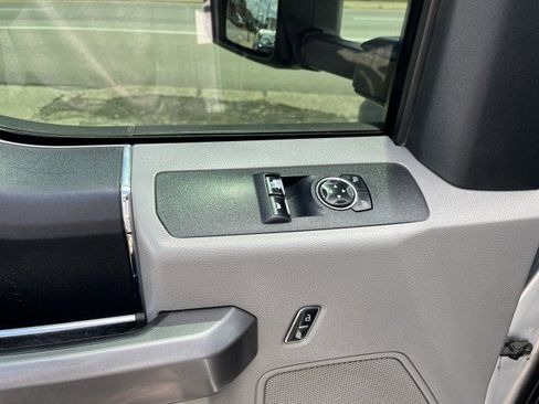 Used 2019 Ford F550 4x4 Regular Cab Super Duty w/ XLT Value Package image 21