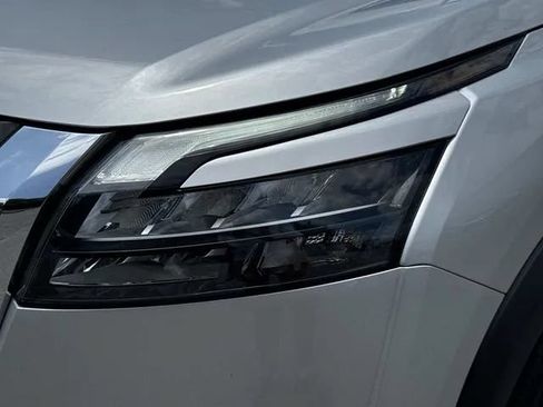 Used 2025 Nissan Pathfinder SV AWD/4WD image 11