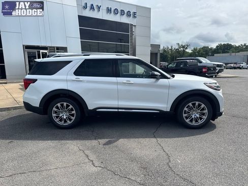 New 2026 Ford Explorer Platinum RWD image 8