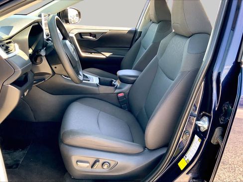 Used 2025 Toyota RAV4 XLE FWD image 8