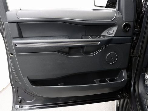 Used 2022 Ford Expedition Max XLT image 24