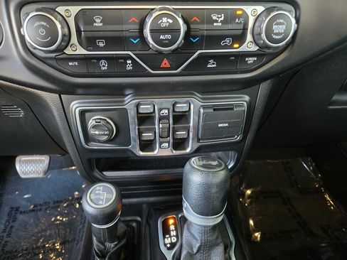 Used 2021 Jeep Wrangler Unlimited Sport AWD/4WD image 18