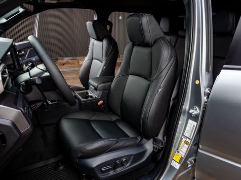 Used 2025 Toyota Tacoma TRD Off-Road image 29