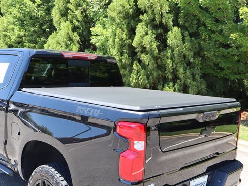 Used 2025 Chevrolet Silverado 1500 LT Trail Boss w/ Convenience Package II AWD/4WD image 38