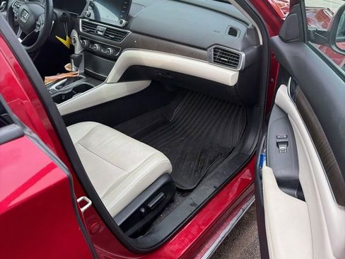 Used 2018 Honda Accord Touring image 13