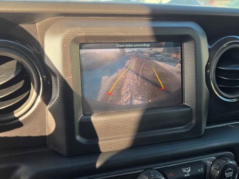 Used 2022 Jeep Wrangler Unlimited Sport image 33