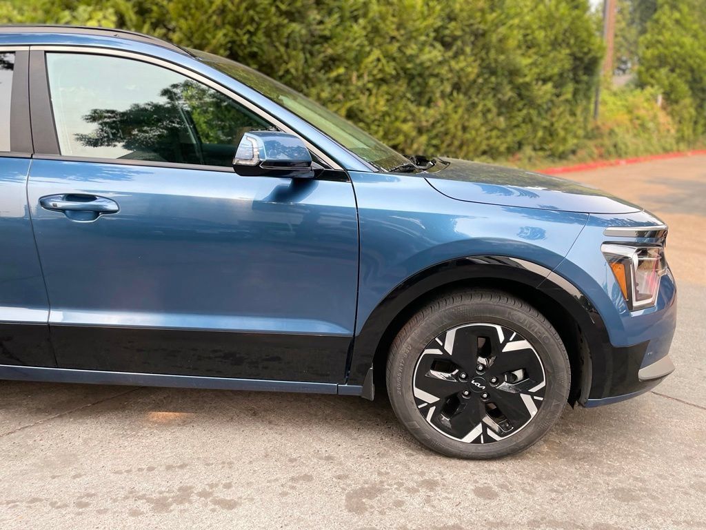 Certified 2023 Kia Niro Wind w/ Wind Preserve Package FWD image 2