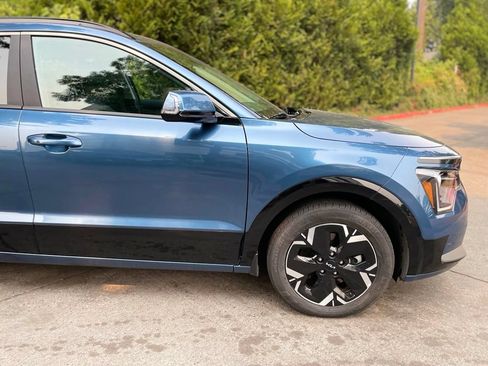 Certified 2023 Kia Niro Wind w/ Wind Preserve Package FWD image 2