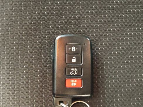 Used 2017 Toyota RAV4 XLE image 32