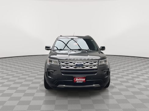 Used 2018 Ford Explorer XLT w/ Equipment Group 202A AWD/4WD image 39