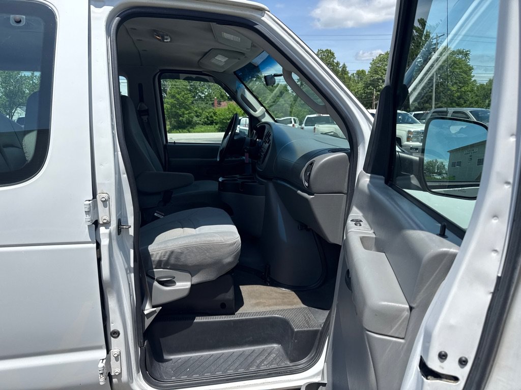 Used 2007 Ford E-350 and Econoline 350 XL RWD image 10