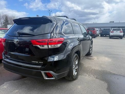 Used 2018 Toyota Highlander Limited image 3