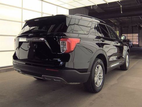 Used 2024 Ford Explorer XLT w/ Equipment Group 202A AWD/4WD image 4