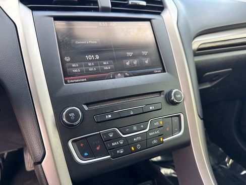 Used 2016 Ford Fusion SE w/ Equipment Group 202A AWD/4WD image 24