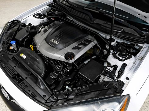 Used 2013 Hyundai Genesis 3.8 RWD image 46