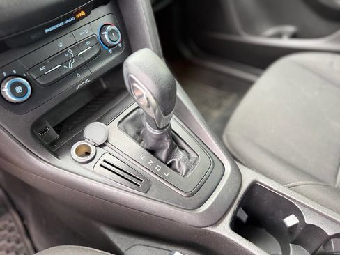 Used 2017 Ford Focus SE FWD image 18