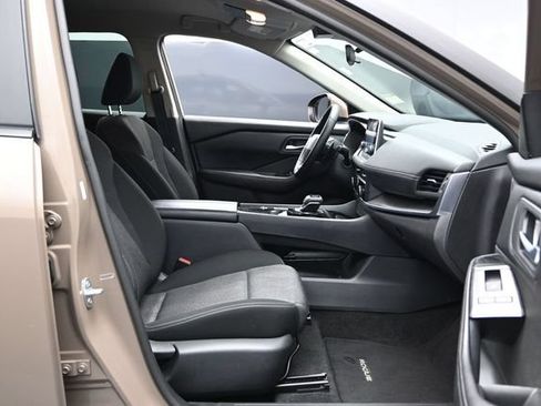 Used 2025 Nissan Rogue SV FWD image 23