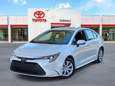 Used 2025 Toyota Corolla LE image 1