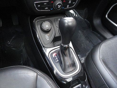 Used 2018 Jeep Compass Limited w/ Navigation Group image 16