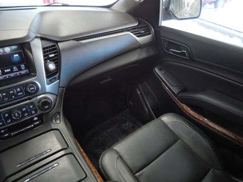 Used 2018 Chevrolet Suburban Premier image 11