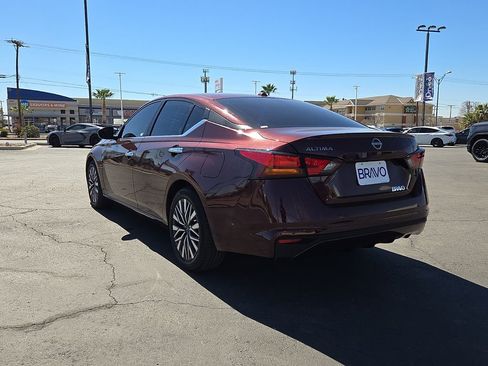 Used 2025 Nissan Altima 2.5 SV image 3