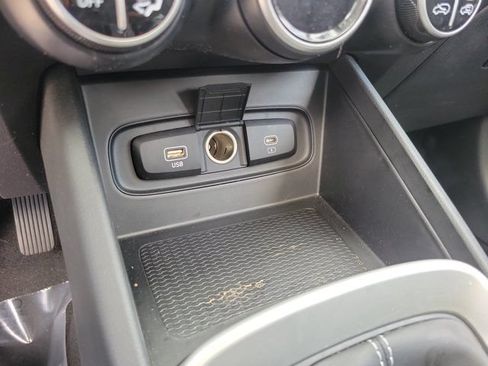 Certified 2023 Hyundai Venue SEL FWD image 26