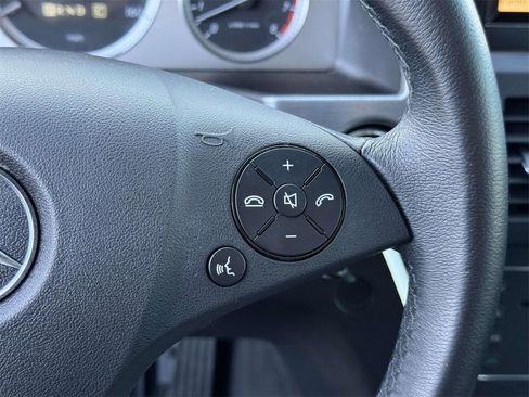 Used 2010 Mercedes-Benz GLK 350 4MATIC image 10