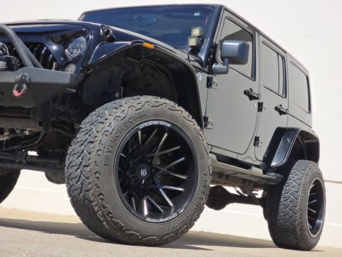 Used 2011 Jeep Wrangler Unlimited 70th Anniversary w/ Connectivity Group AWD/4WD image 8