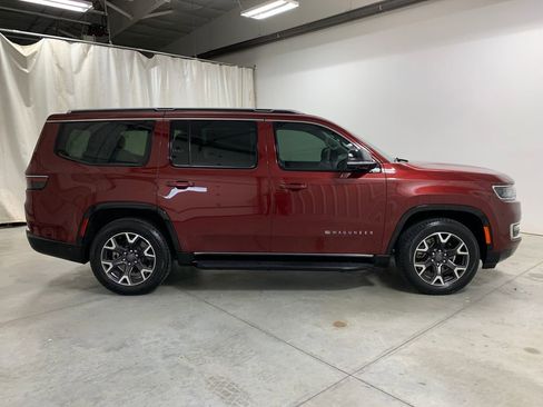 Used 2023 Jeep Wagoneer Series III w/ Rear Seat Video Group 1 image 11