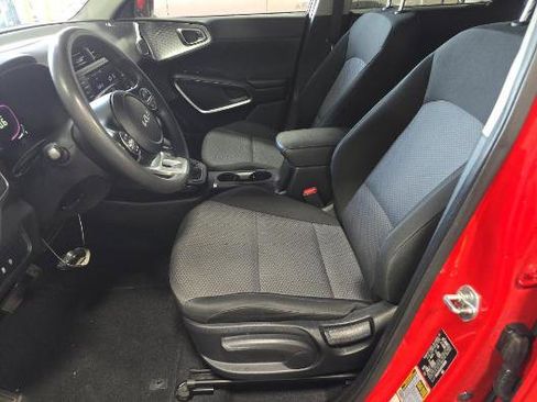 Used 2023 Kia Soul LX w/ Option Group 015 FWD image 22