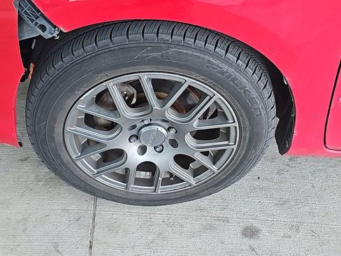 Used 2013 Toyota Yaris L image 6