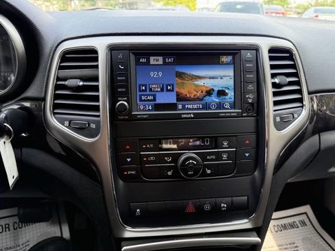 Used 2012 Jeep Grand Cherokee Laredo image 15