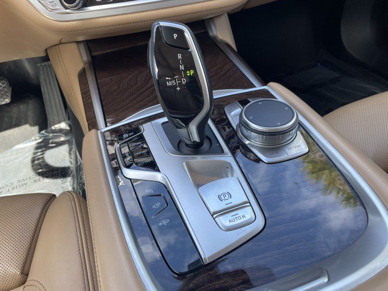Used 2022 BMW 750i xDrive AWD/4WD image 24