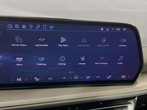 Used 2025 Chevrolet Traverse LT image 15