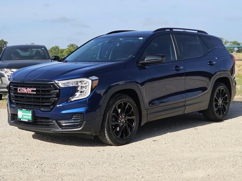Used 2023 GMC Terrain SLE w/ Driver Convenience Package FWD image 4