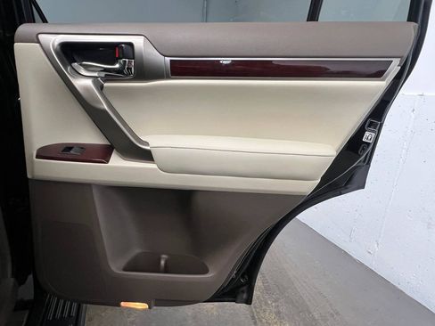 Used 2019 Lexus GX 460 Premium w/ Premium Package AWD/4WD image 14