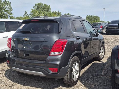 Used 2019 Chevrolet Trax LT w/ LT Convenience Package FWD image 3