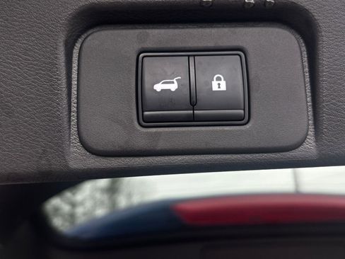 Used 2025 Nissan Rogue SV image 23