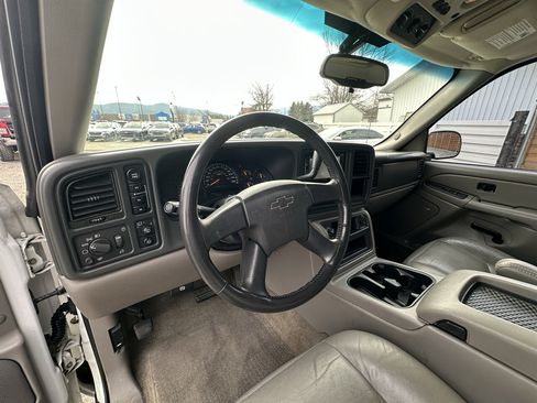 Used 2005 Chevrolet Tahoe LS w/ Preferred Equipment Group AWD/4WD image 28